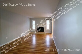206 Tallow Wood Dr in Clifton Park, NY - Building Photo - Building Photo