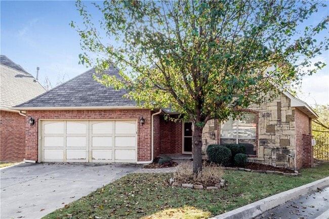4640 Olde Village Cir in Edmond, OK - Building Photo - Building Photo