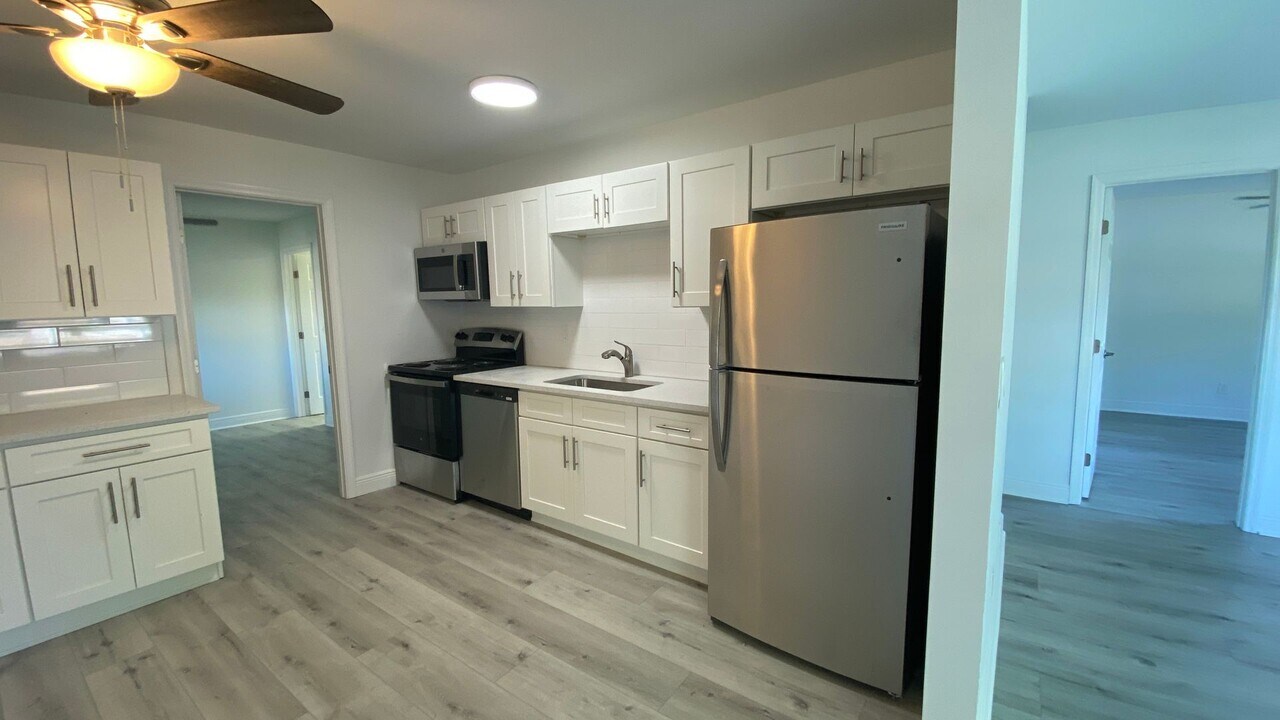 4520 68th St W in Bradenton, FL - Foto de edificio