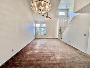 10749 N Windham Bay Cir in Fresno, CA - Building Photo - Building Photo