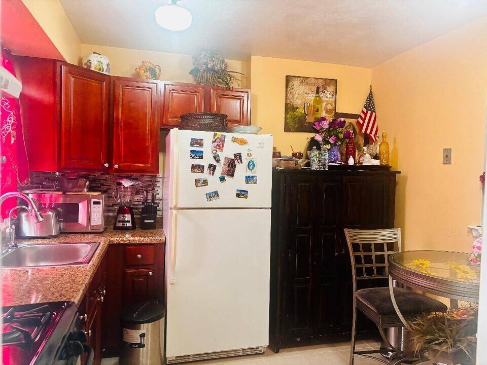 105 Lucille Ave in Staten Island, NY - Building Photo