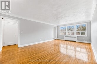 1037 Churchill Ave in Oakville, ON - Building Photo - Building Photo