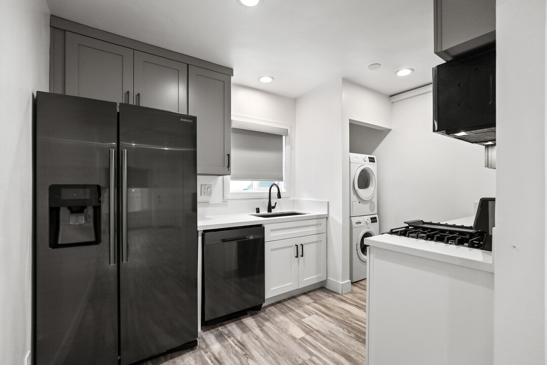 2743 Fairmount St. in Los Angeles, CA - Building Photo