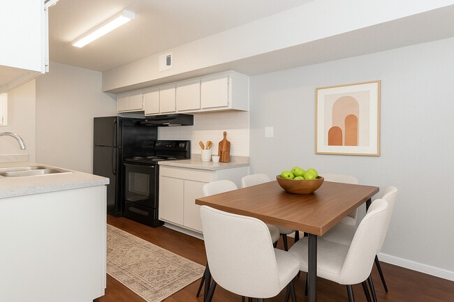 Woodland Trails Apartments in Nacogdoches, TX - Building Photo - Building Photo