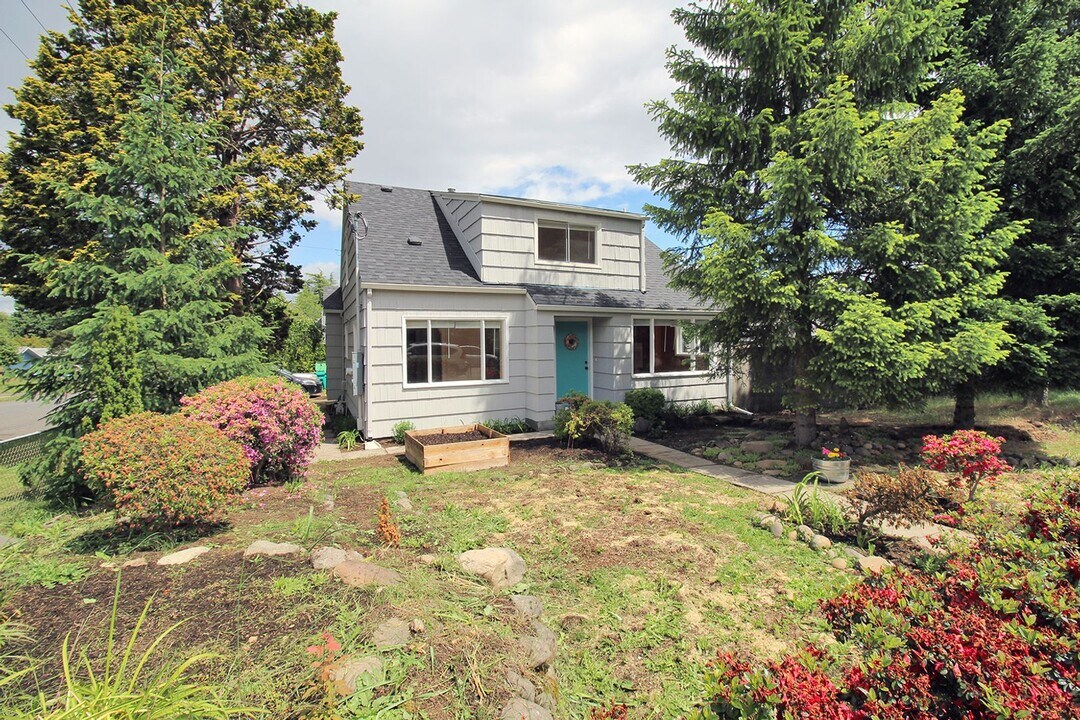 6805 NE Prescott St in Portland, OR - Building Photo
