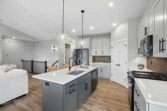 933 Long Dr in Solon, IA - Building Photo - Building Photo