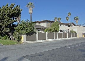 1735 W Ball Rd in Anaheim, CA - Building Photo