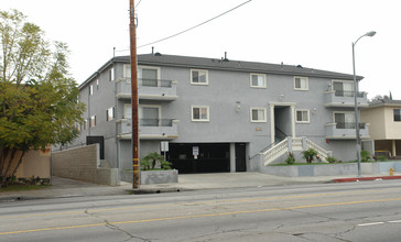 13823 Sherman Way in Van Nuys, CA - Building Photo - Building Photo