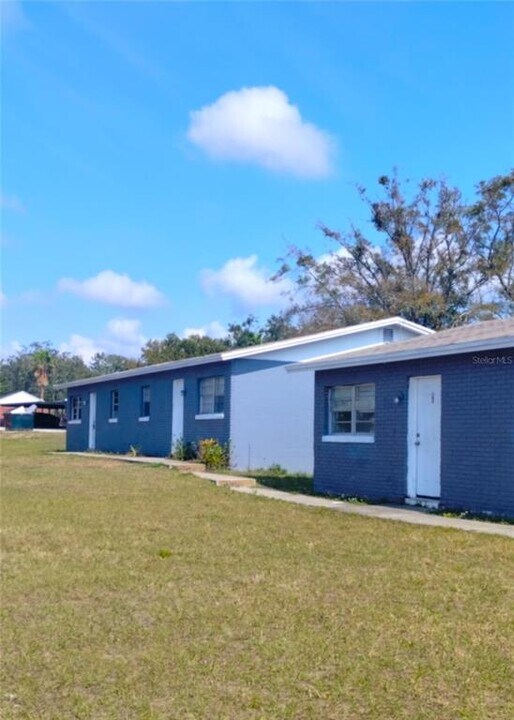 325 W Pierce St in Lake Alfred, FL - Building Photo