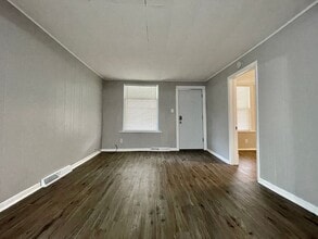 933 W Southern Ave in Muskegon, MI - Building Photo - Building Photo