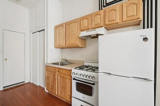 344 E 9th St in New York, NY - Building Photo - Building Photo