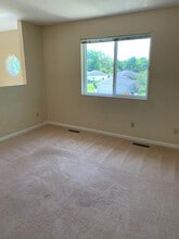 1002 Quarry Ave SW in Cedar Rapids, IA - Building Photo - Building Photo