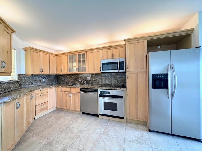 5701 Camino Del Sol in Boca Raton, FL - Building Photo - Building Photo