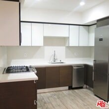 1611 S Beverly Glen Blvd in Los Angeles, CA - Building Photo - Building Photo