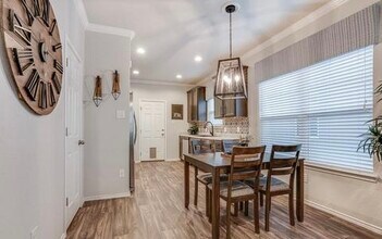 6806 San Miguel Way in Converse, TX - Foto de edificio - Building Photo