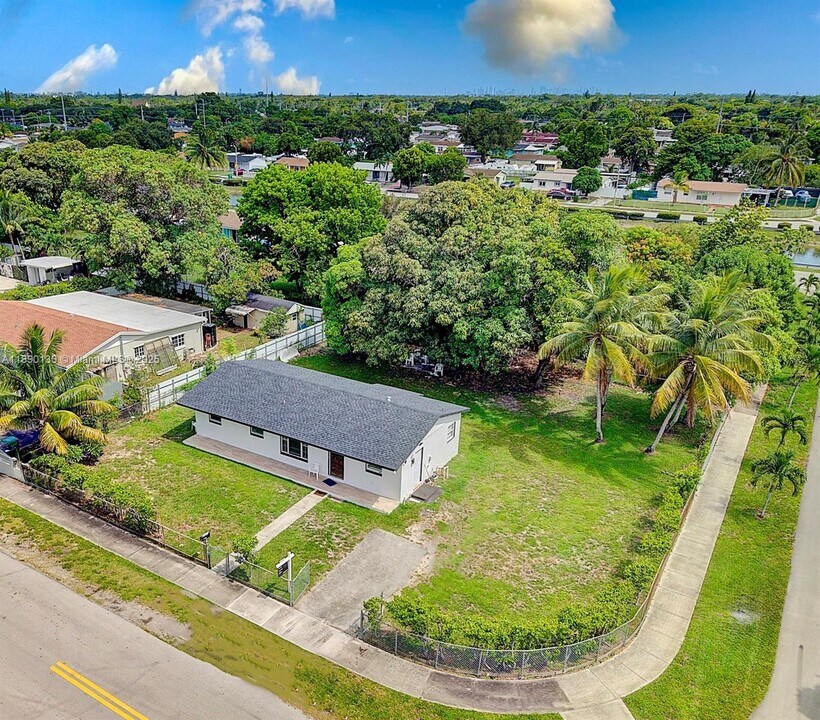 3354 NW 181st St in Miami Gardens, FL - Building Photo