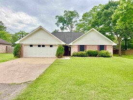 127 Timbercreek Ln in Lumberton, TX - Building Photo