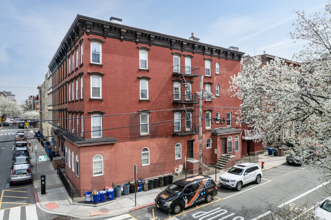 415 1ST St in Hoboken, NJ - Foto de edificio - Building Photo