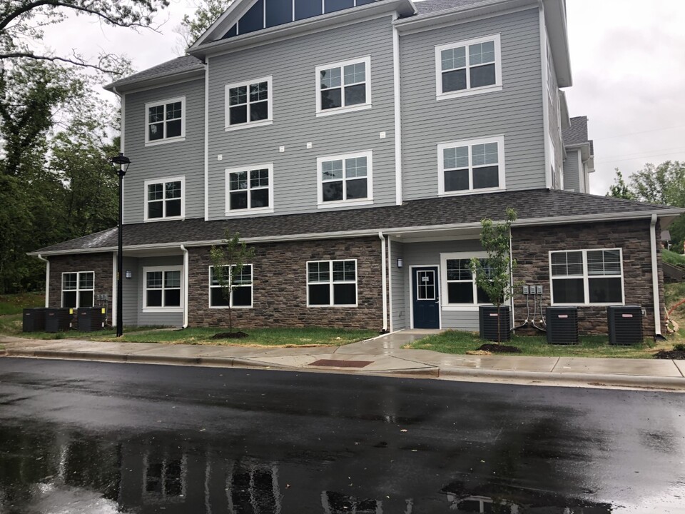 22-28 Wedgefield Dr in Asheville, NC - Building Photo