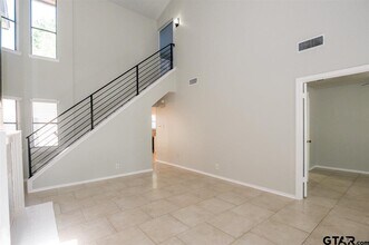 5825 Hollytree Dr in Tyler, TX - Building Photo - Building Photo