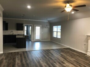 550 Holly St in Centerton, AR - Foto de edificio - Building Photo