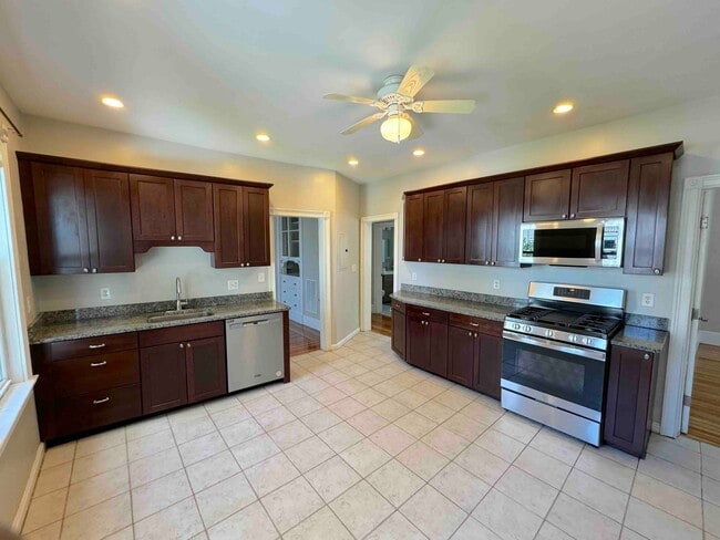 258 Broadway, Unit 2nd Floor