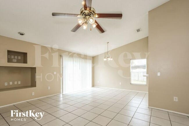 1207 Etchfield Cir in Brandon, FL - Building Photo - Building Photo