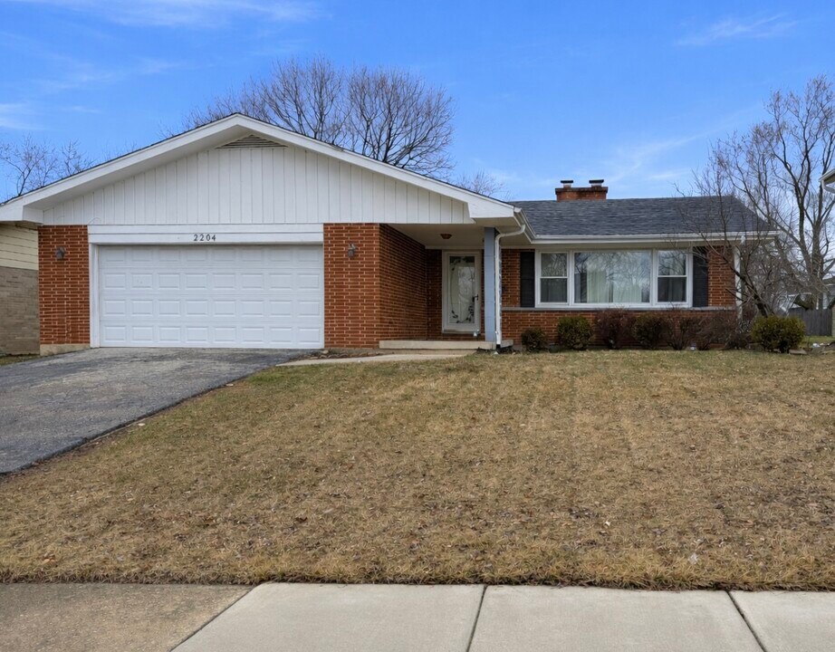 2204 Edgewood Rd in Waukegan, IL - Building Photo