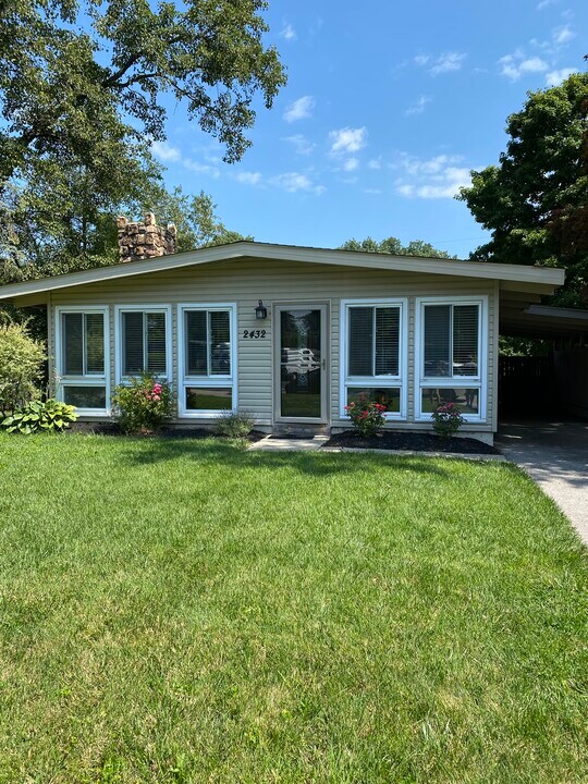2432 Edgevale Rd in Columbus, OH - Building Photo