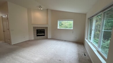 2416 Ridgemont Dr in Anchorage, AK - Building Photo - Building Photo