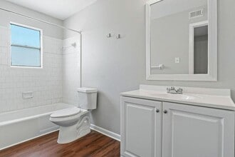 Tara Apartments in Texas City, TX - Building Photo - Building Photo