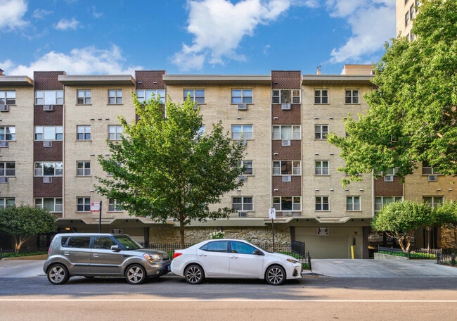 property at 420 W Aldine Ave