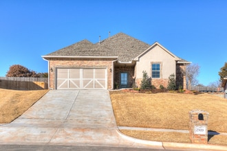 2909 Tranquilo Ln in Edmond, OK - Foto de edificio - Building Photo