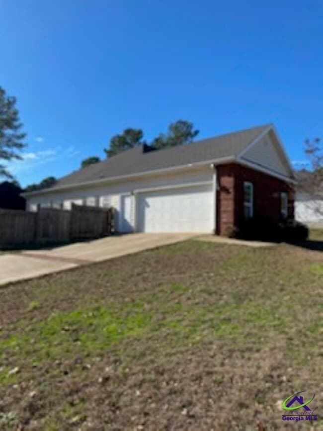 131 Huntley Dr in Kathleen, GA - Building Photo - Building Photo