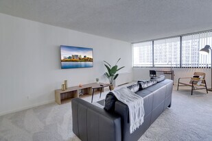 320 23rd St S in Arlington, VA - Building Photo