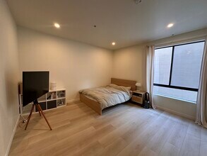 625 S Berendo St, Unit 307 in Los Angeles, CA - Foto de edificio - Building Photo