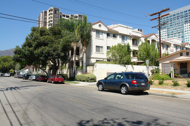 Pioneer Villas in Glendale, CA - Foto de edificio - Building Photo