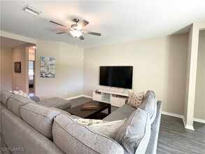 212 SW 21st St in Cape Coral, FL - Foto de edificio - Building Photo