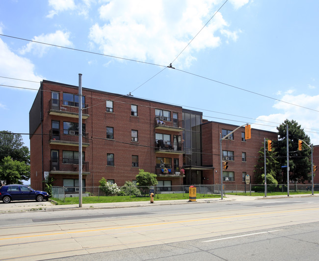 Lakeshore Manor in Toronto, ON - Building Photo - Building Photo