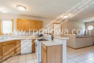 141 Christie Ln in Pleasant Hill, IA - Building Photo - Building Photo