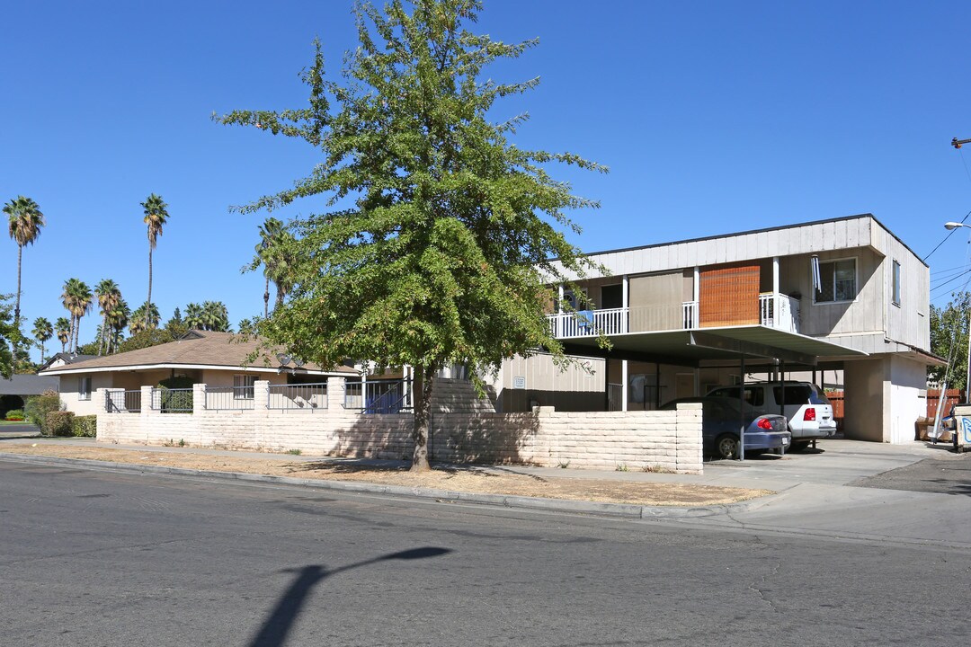 501 E Barstow Ave in Fresno, CA - Foto de edificio