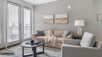 217 S Garland Ave, Unit 2206 in Garland, TX - Building Photo