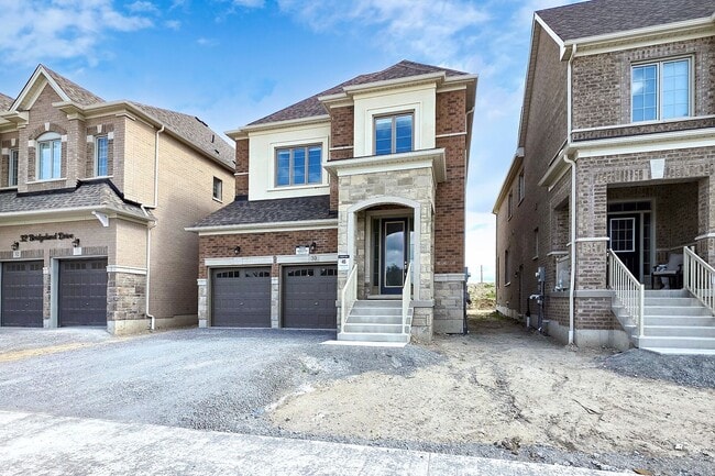 30 Bridgeland Dr. in Whitby, ON - Building Photo - Building Photo