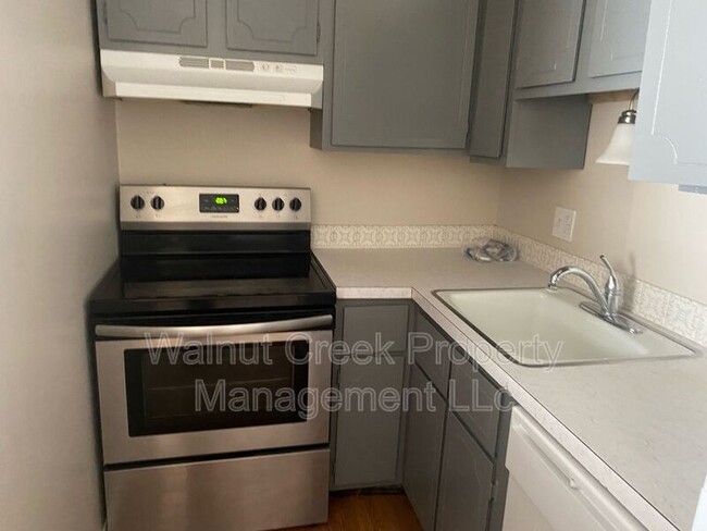 2102 Tower Blvd in Lorain, OH - Building Photo - Building Photo