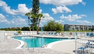 3635 Lake Bayshore Dr, Unit J 410 in Bradenton, FL - Foto de edificio - Building Photo