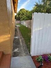 833 Briggs St in West Palm Beach, FL - Building Photo - Building Photo