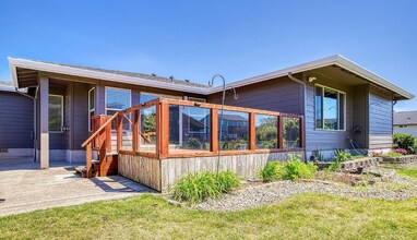 33003 G Pl in Ocean Park, WA - Foto de edificio - Building Photo