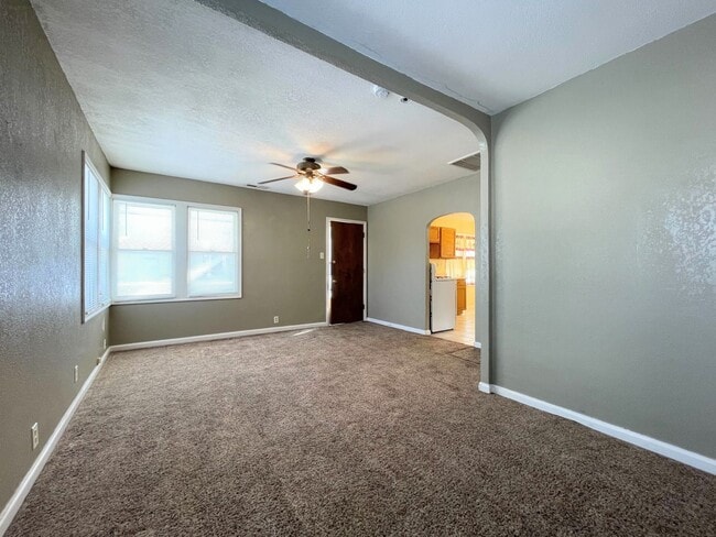 207 S Ford St in Hutchinson, KS - Building Photo - Building Photo