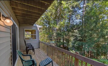 89 Pierpont Rd in Lake Luzerne, NY - Building Photo - Building Photo