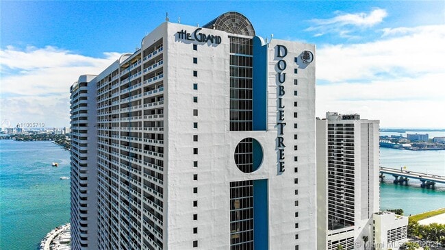 1717 N Bayshore Dr, Unit A-3737 in Miami, FL - Building Photo - Building Photo
